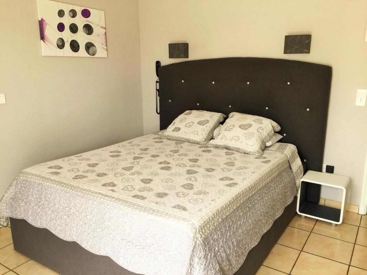 Logis Hotel Le Clement V Roquemaure  Luaran gambar