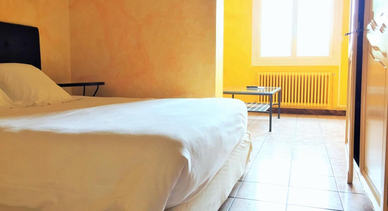 Logis Hotel Le Clement V Roquemaure  Luaran gambar