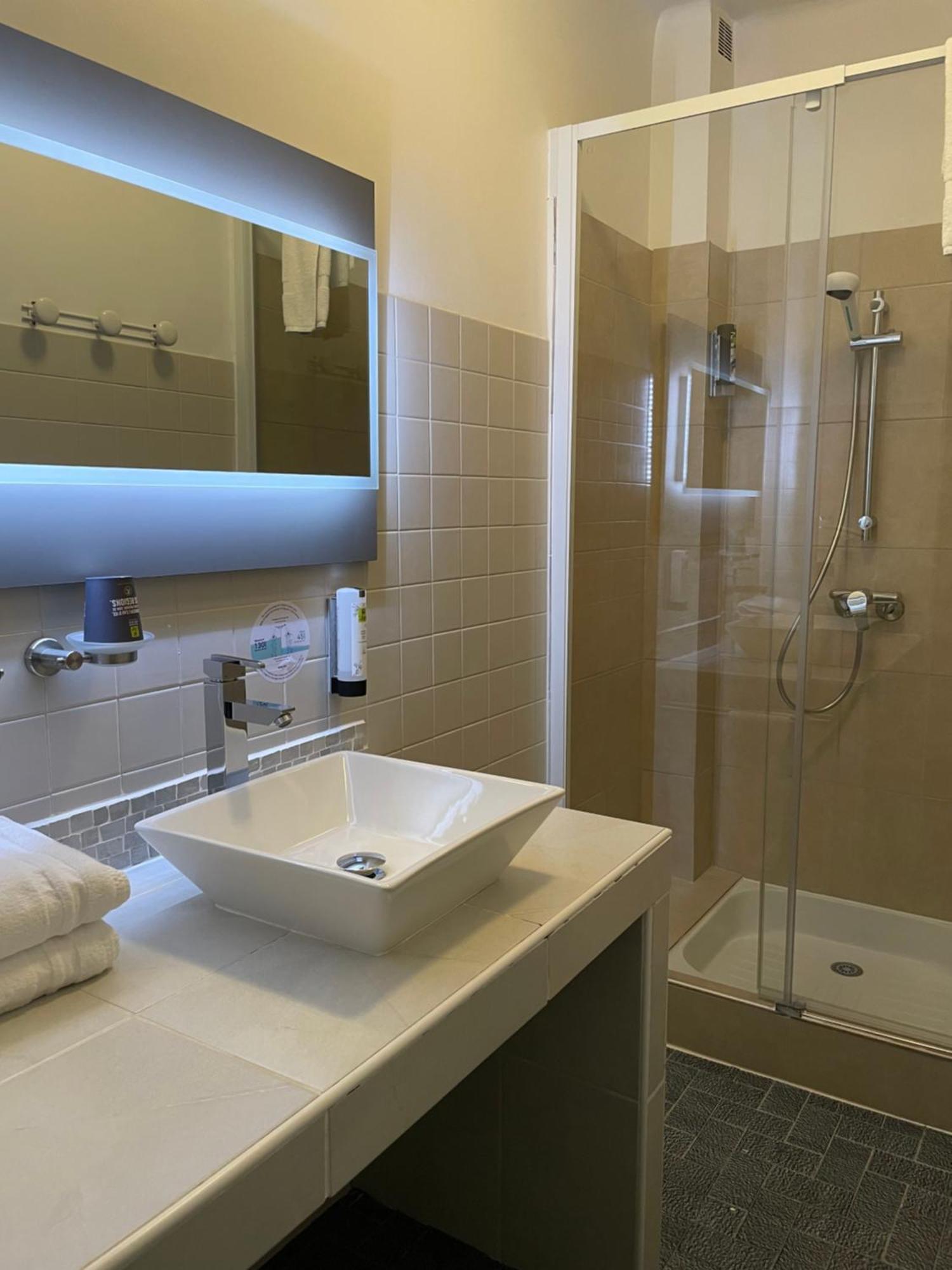 Logis Hotel Le Clement V Roquemaure  Luaran gambar