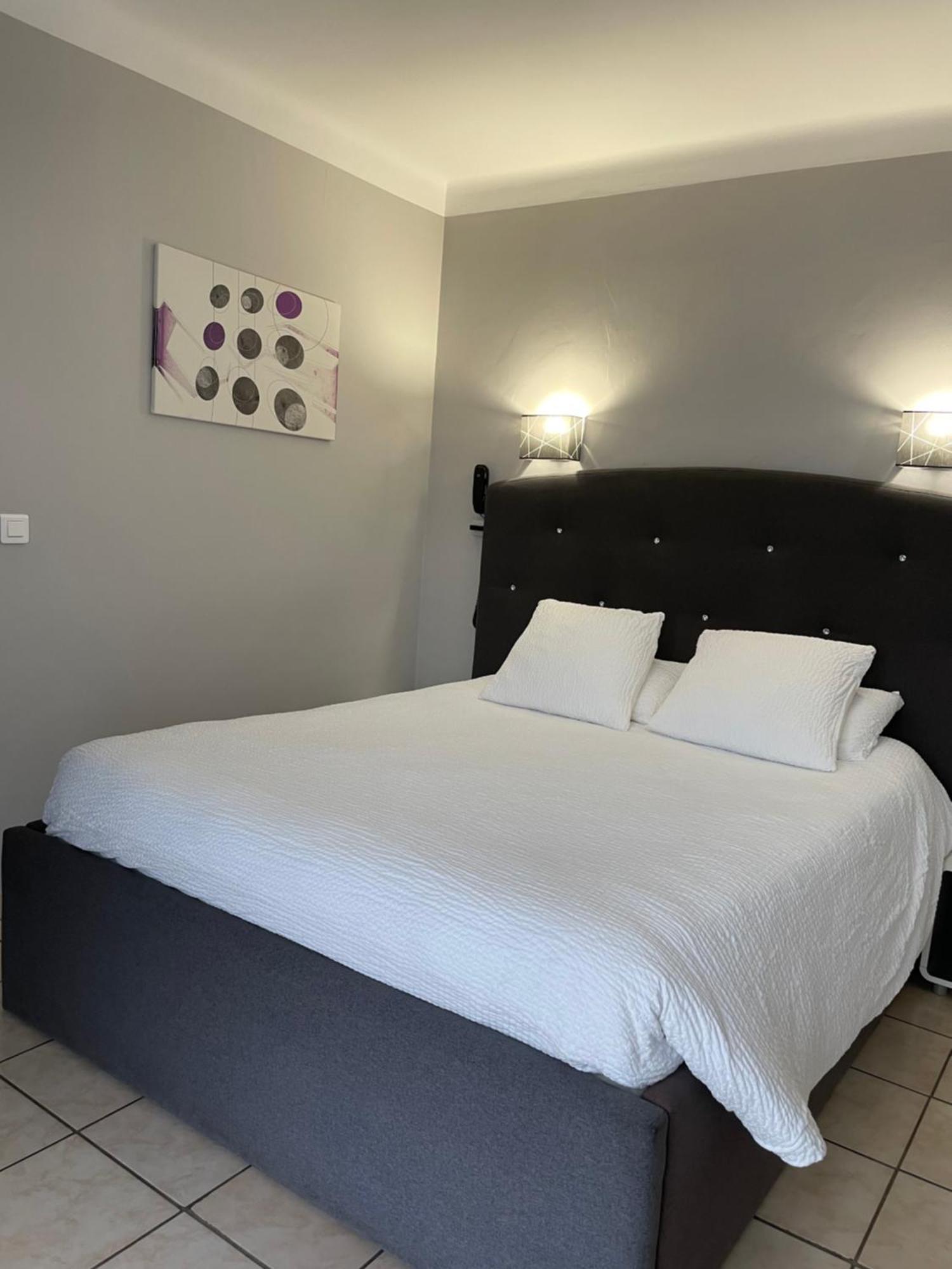Logis Hotel Le Clement V Roquemaure  Luaran gambar