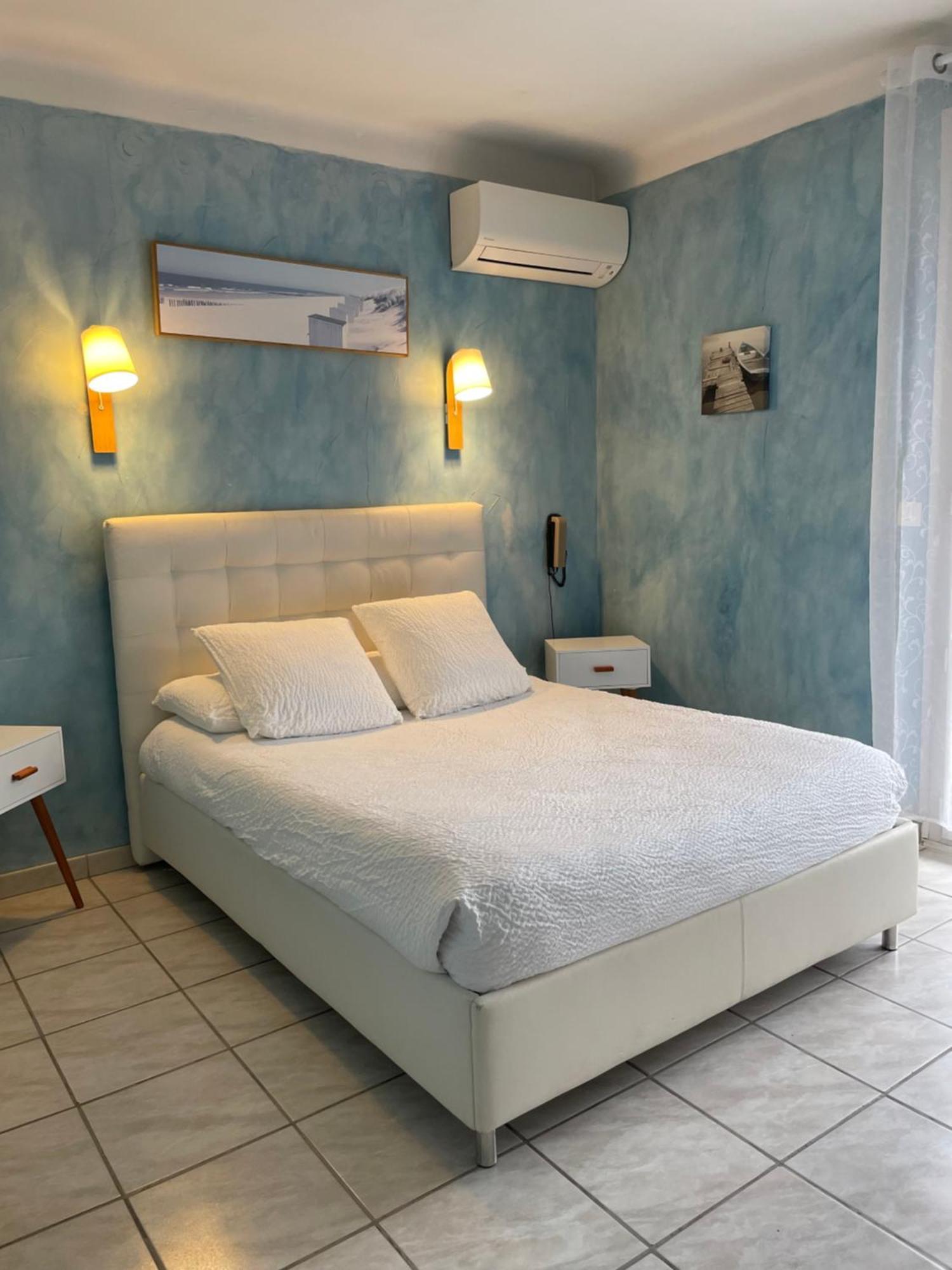 Logis Hotel Le Clement V Roquemaure  Luaran gambar