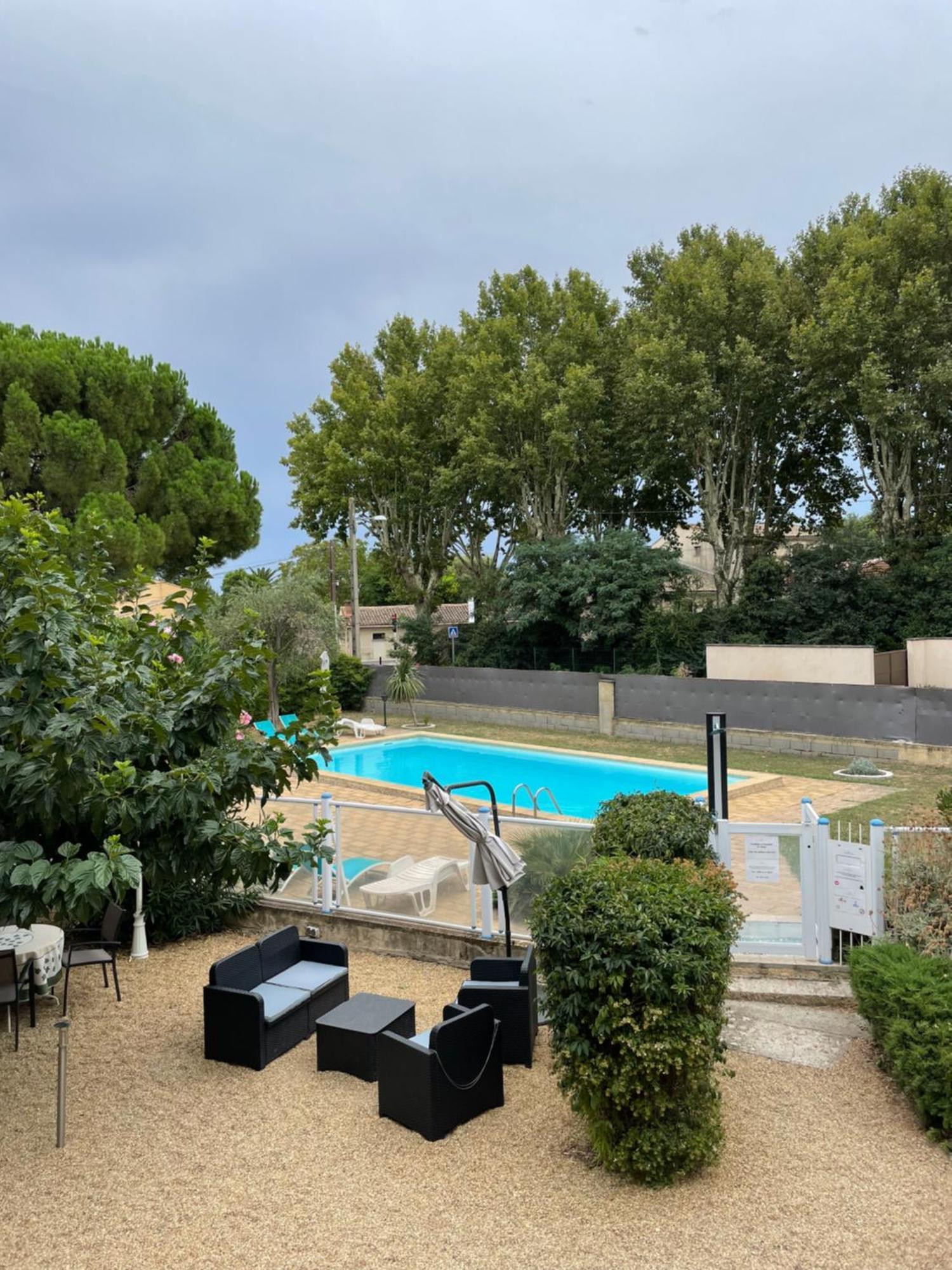 Logis Hotel Le Clement V Roquemaure  Luaran gambar