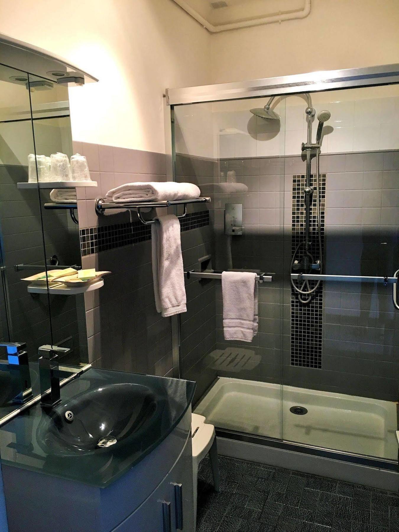 Logis Hotel Le Clement V Roquemaure  Luaran gambar