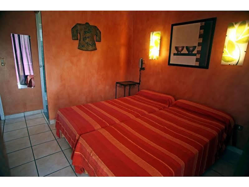 Logis Hotel Le Clement V Roquemaure  Luaran gambar